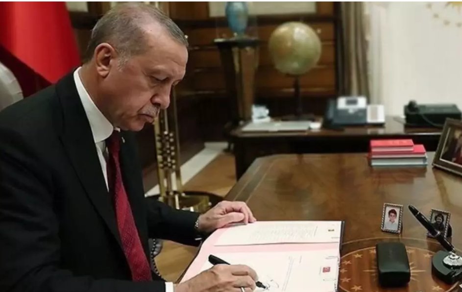 Cumhurbaşkanı Erdoğan'ın imzasıyla 3 bakan yardımcısı görevden alındı 