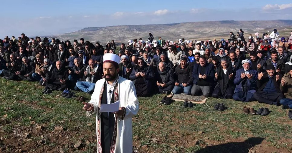 Kurbanlar kesildi, dualar edildi! Çiftçiler yağmur duasına çıktı